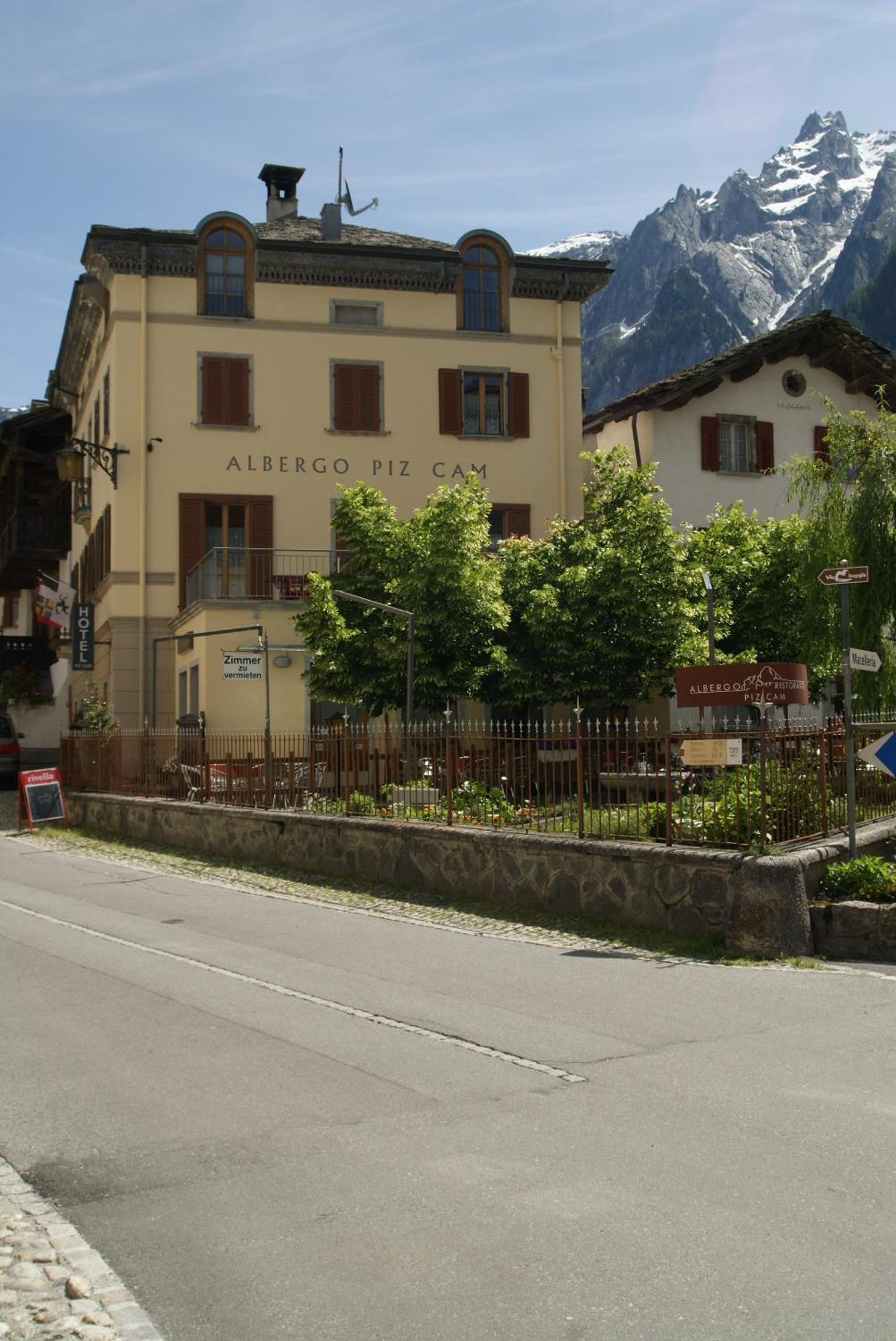 Albergo Piz Cam Vicosoprano Bagian luar foto