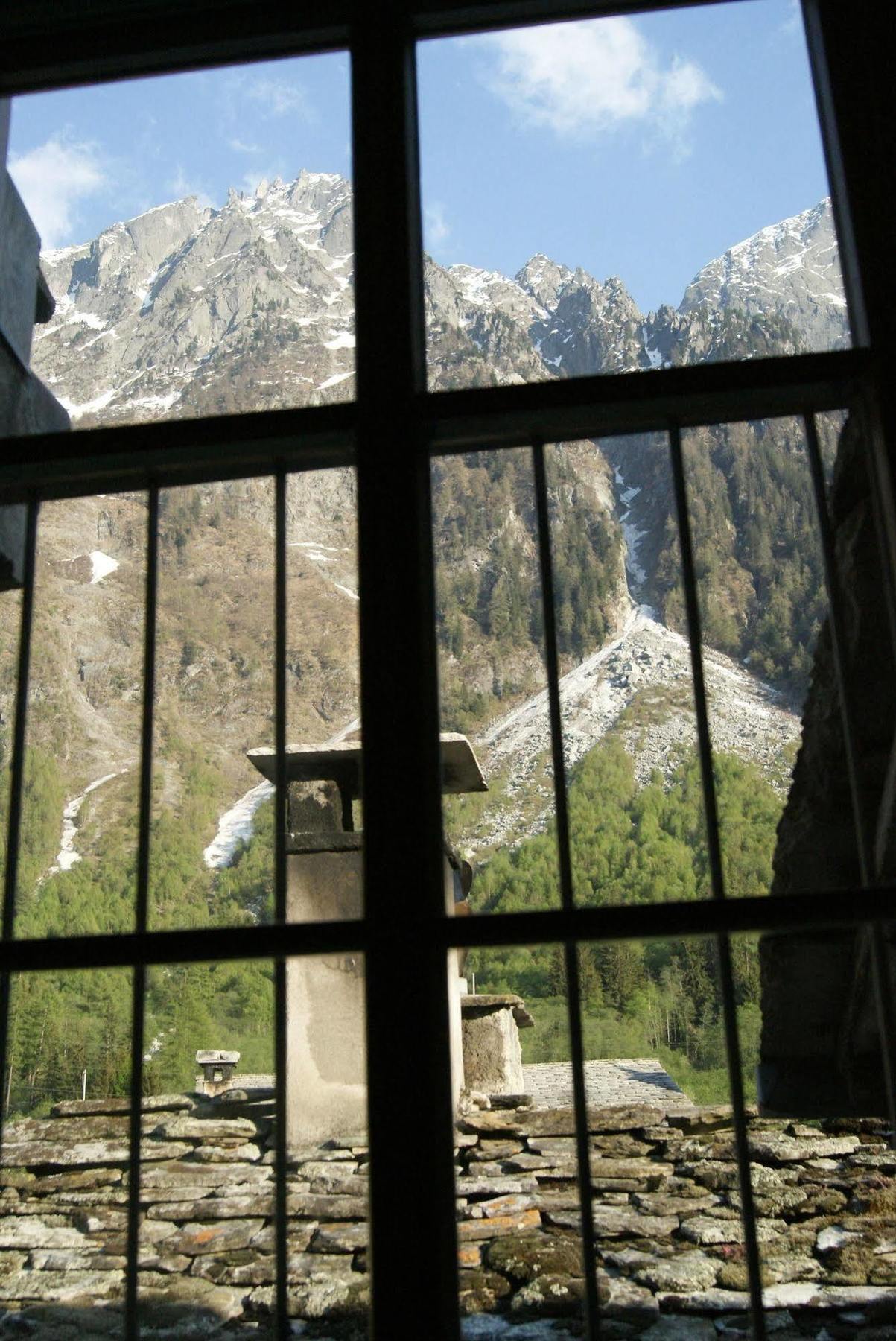Albergo Piz Cam Vicosoprano Bagian luar foto