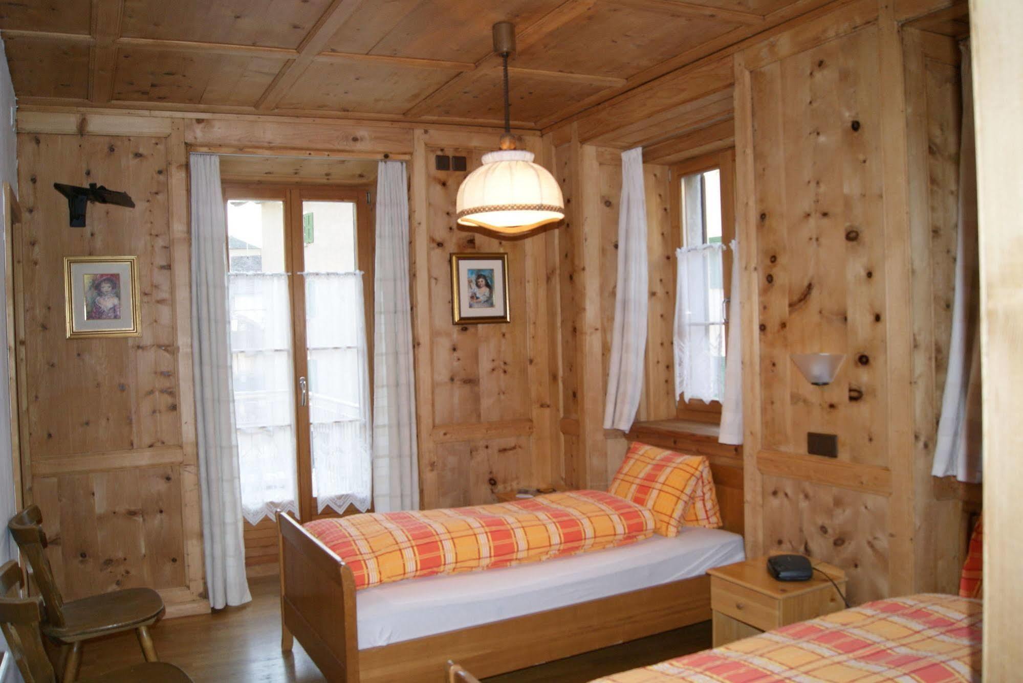 Albergo Piz Cam Vicosoprano Bagian luar foto