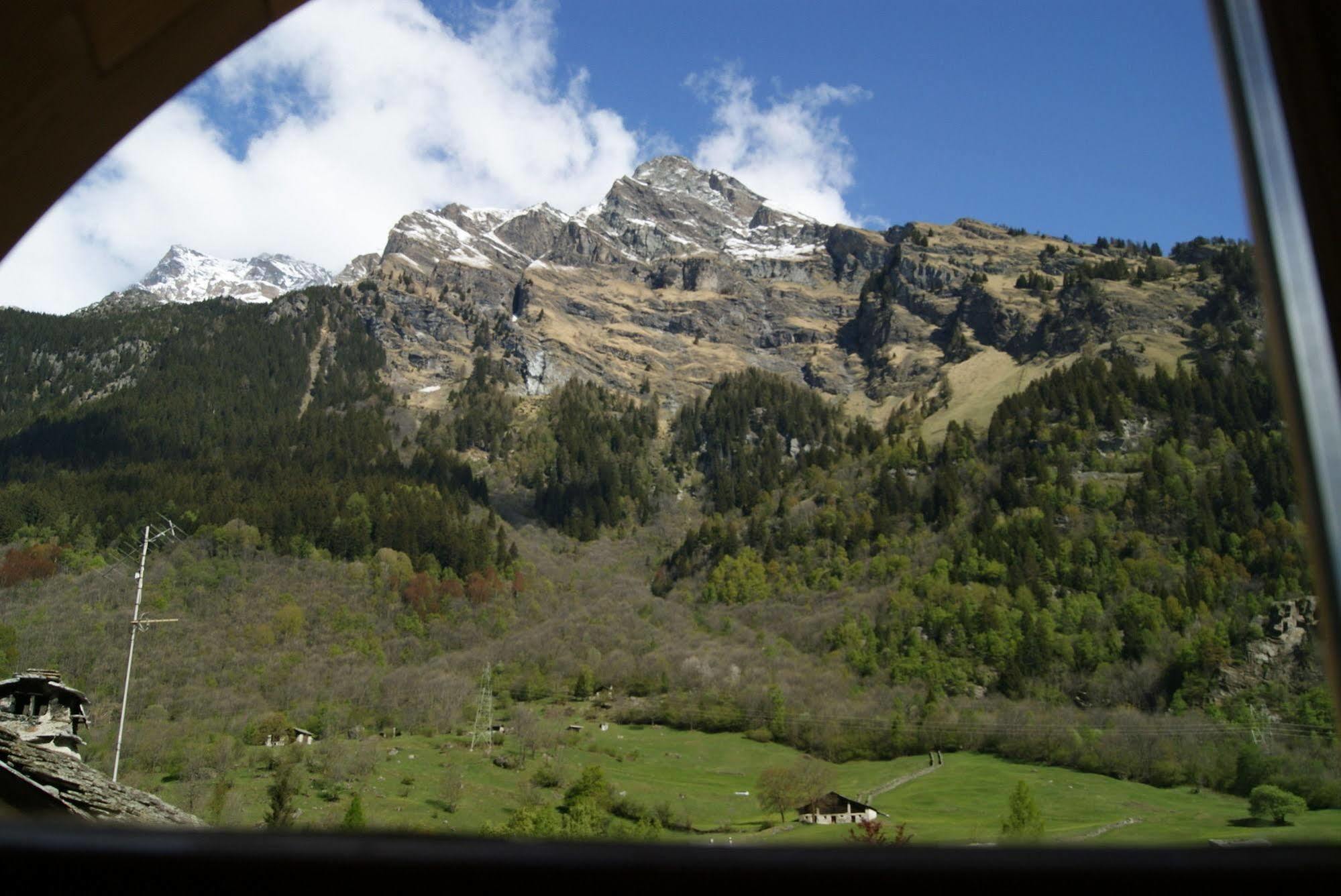 Albergo Piz Cam Vicosoprano Bagian luar foto